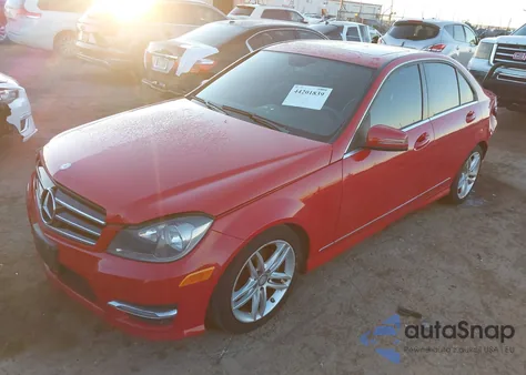 2014 Mercedes-Benz C 250 Sport z USA, uszkodzony, nr VIN WDDGF4HB6EA955208